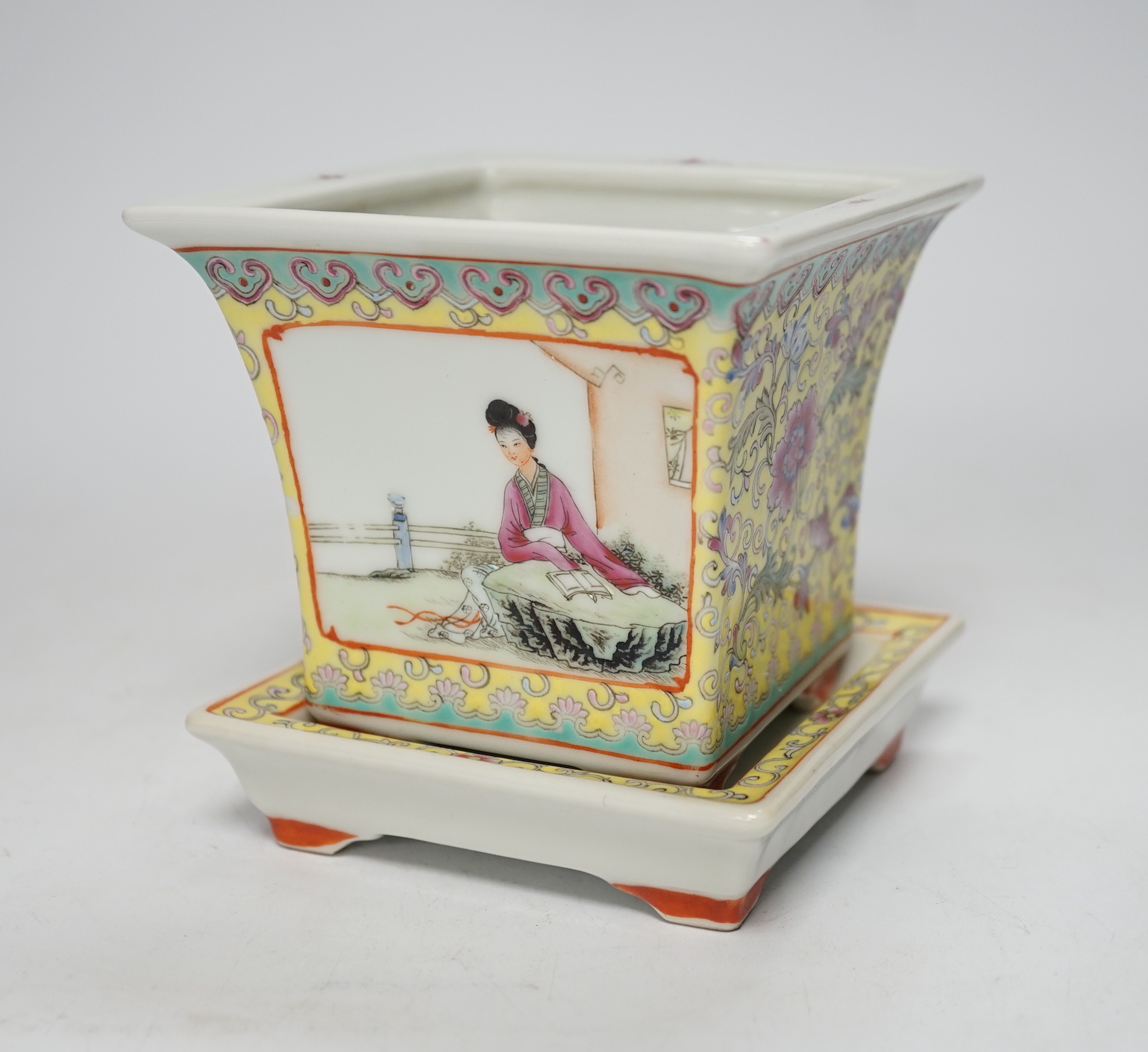 A Chinese yellow ground famille rose planter and underdish, Qianlong mark, Republic period, 11.5cm total height